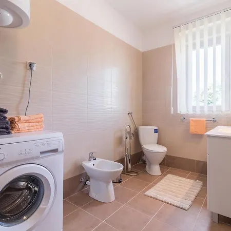 Apartman Car Pula