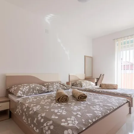 Apartman Car Pula