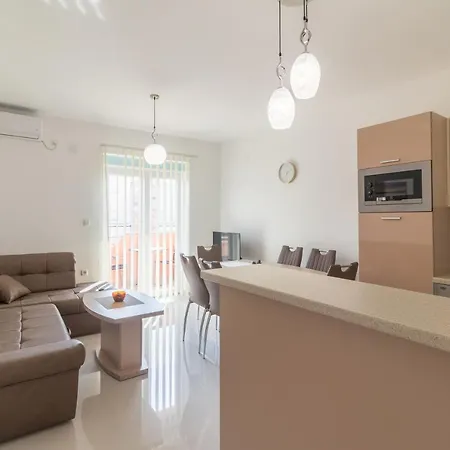Car Apartman *