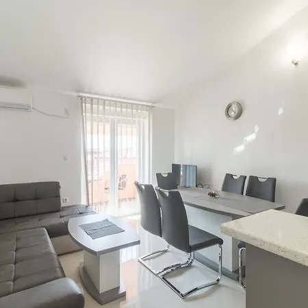 Car Apartament *