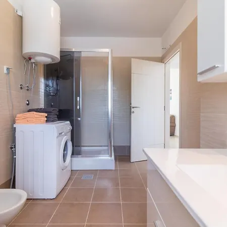 Apartament Car *
