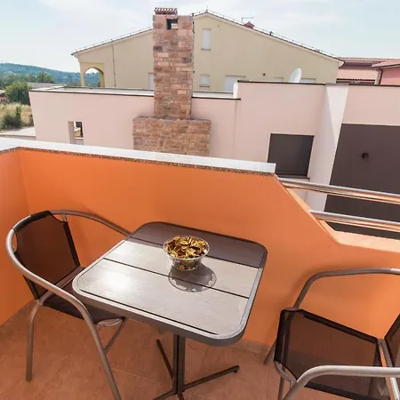 Apartament Car *