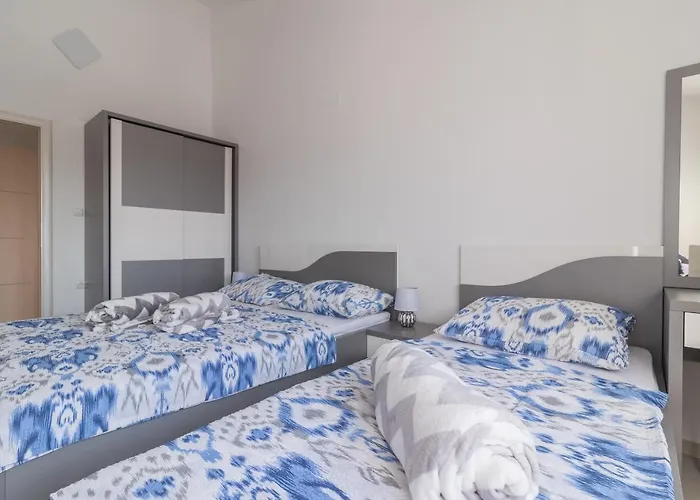 Car Apartman *