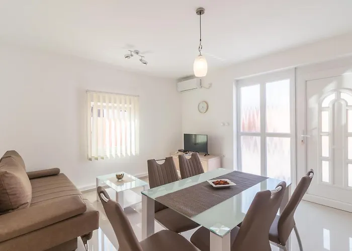 Apartman Car