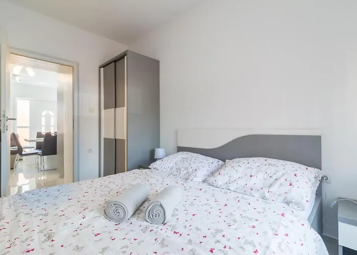 Car Apartman *