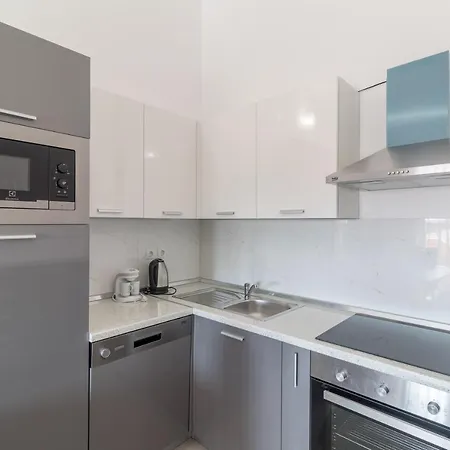 Car Apartment *